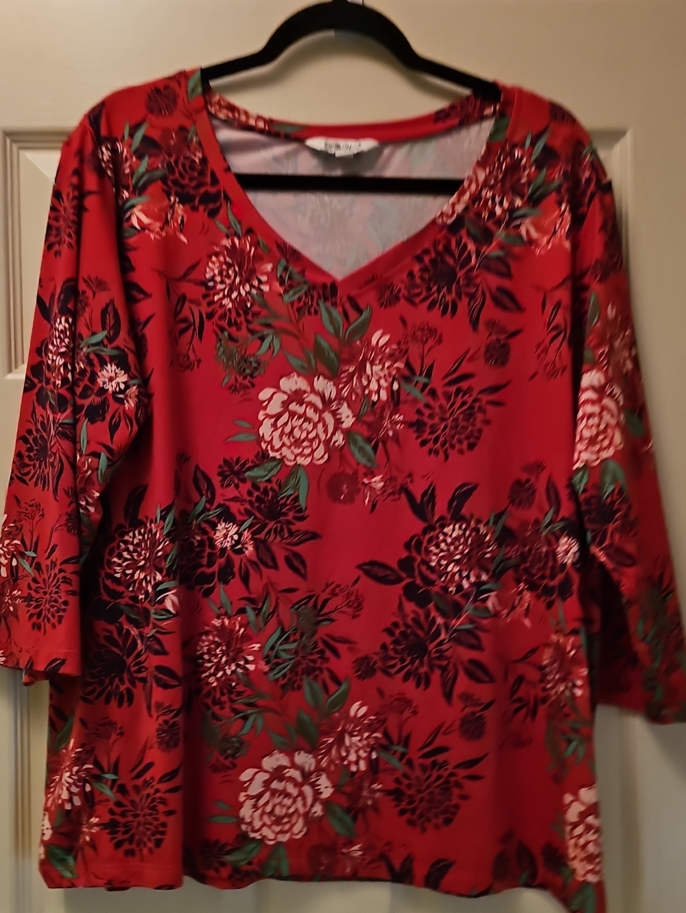 The Pioneer Woman Red V-Neck Floral 3/4 Long Sleeve Top